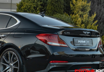 Подержанный автомобиль Genesis G70 2018 года (17 фото)