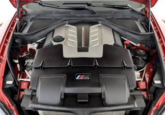 Подержанный автомобиль BMW X6 M 2011 года (9 фото)