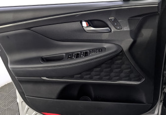 Подержанный автомобиль Hyundai Santa Fe 2021 года (19 фото)
