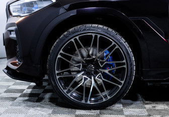 Подержанный автомобиль BMW X6 2020 года (15 фото)