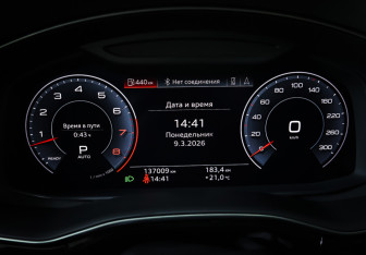 Подержанный автомобиль Audi Q8 2019 года (16 фото)