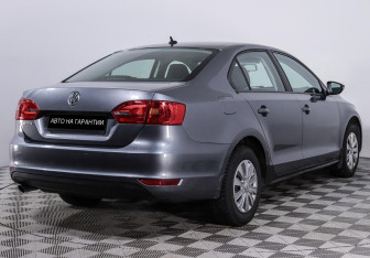 Подержанный автомобиль Volkswagen Jetta Sedan 2014 года (3 фото)