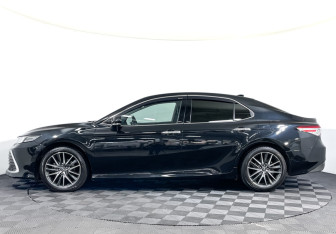 Подержанный автомобиль Toyota Camry Sedan 2022 года (8 фото)
