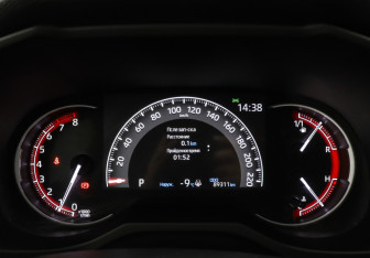 Подержанный автомобиль Toyota RAV4 2021 года (11 фото)