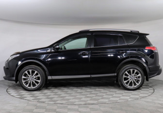 Подержанный автомобиль Toyota RAV4 2018 года (6 фото)