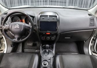 Подержанный автомобиль Citroen C4 Aircross 2014 года (14 фото)