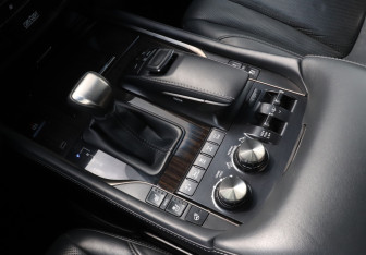Подержанный автомобиль Lexus LX 2019 года (15 фото)