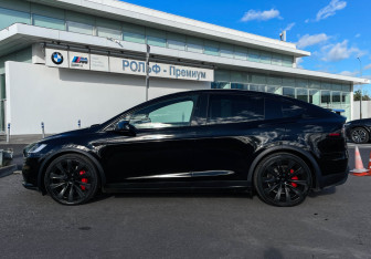 Подержанный автомобиль Tesla Model X 2023 года (8 фото)