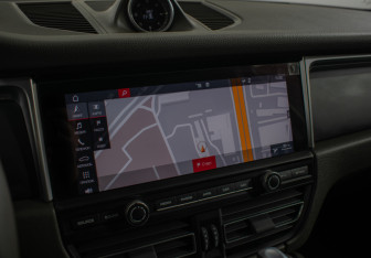 Подержанный автомобиль Porsche Macan 2019 года (13 фото)