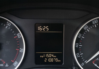 Подержанный автомобиль Skoda Octavia Liftback 2012 года (11 фото)