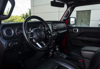 Подержанный автомобиль Jeep Wrangler 2018 года (14 фото)