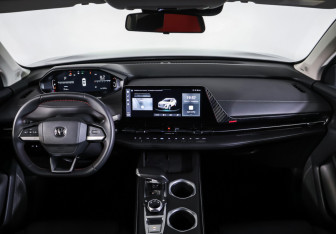 Подержанный автомобиль Changan UNI-S 2024 года (17 фото)