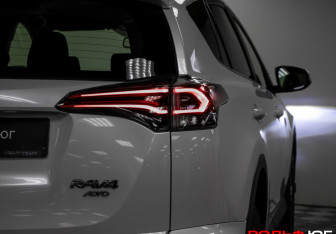 Подержанный автомобиль Toyota RAV4 2018 года (18 фото)