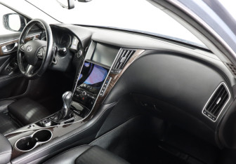 Подержанный автомобиль Infiniti Q50 2014 года (8 фото)