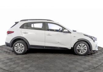 Подержанный автомобиль Kia Rio Hatchback 2021 года (4 фото)