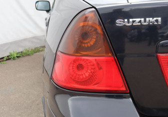 Подержанный автомобиль Suzuki Liana Sedan 2006 года (22 фото)
