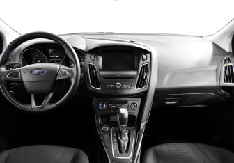 Подержанный автомобиль Ford Focus Sedan 2015 года (10 фото)