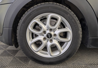 Подержанный автомобиль MINI Hatch 2016 года (12 фото)