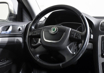 Подержанный автомобиль Skoda Octavia Wagon 2012 года (12 фото)