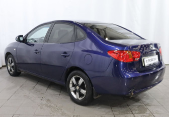 Подержанный автомобиль Hyundai Elantra Sedan 2008 года (6 фото)
