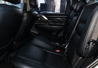 Подержанный автомобиль Mitsubishi Pajero Sport 2018 года (10 фото)