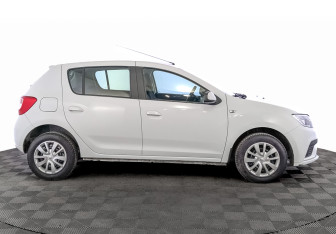 Подержанный автомобиль Renault Sandero 2020 года (4 фото)