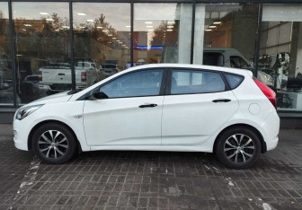 Подержанный автомобиль Hyundai Solaris Hatchback 2016 года (5 фото)