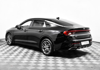 Подержанный автомобиль Kia K5 2021 года (7 фото)