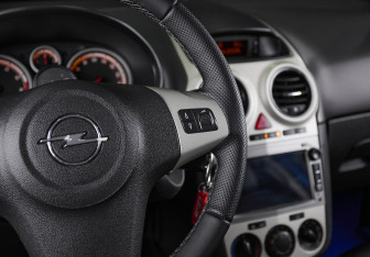 Подержанный автомобиль Opel Corsa 2007 года (15 фото)