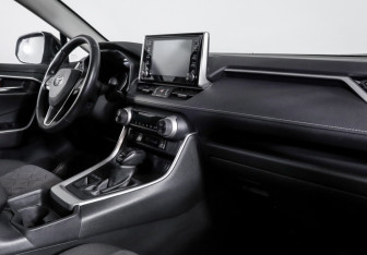 Подержанный автомобиль Toyota RAV4 2021 года (9 фото)