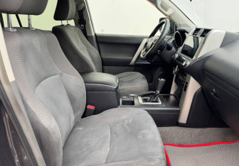 Подержанный автомобиль Toyota Land Cruiser Prado 2013 года (10 фото)