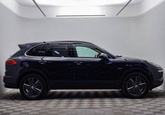 Подержанный автомобиль Porsche Cayenne 2015 года (4 фото)