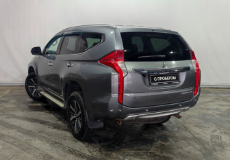 Подержанный автомобиль Mitsubishi Pajero Sport 2017 года (6 фото)