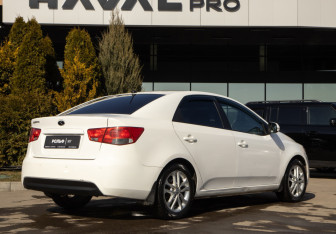 Подержанный автомобиль Ford Focus Sedan 2006 года (4 фото)