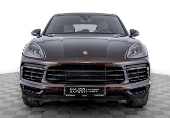 Подержанный автомобиль Porsche Cayenne 2019 года (2 фото)