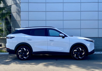 Подержанный автомобиль Omoda C7 2025 года (4 фото)