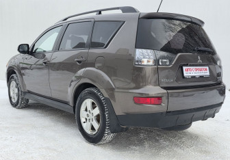 Подержанный автомобиль Mitsubishi Outlander 2011 года (7 фото)