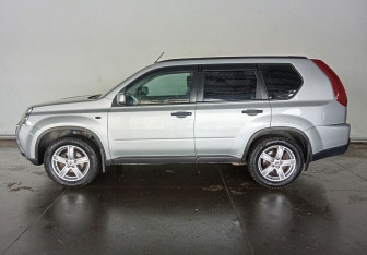 Подержанный автомобиль Nissan X-Trail 2012 года (8 фото)