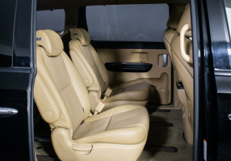 Подержанный автомобиль Kia Carnival 2016 года (9 фото)