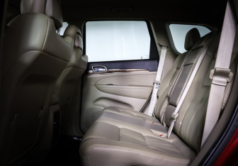 Подержанный автомобиль Jeep Grand Cherokee 2013 года (12 фото)