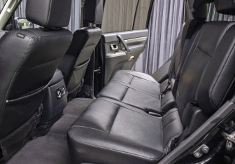 Подержанный автомобиль Mitsubishi Pajero 2013 года (12 фото)