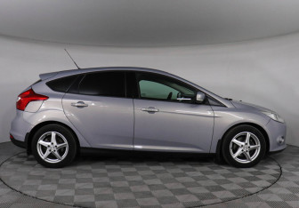 Подержанный автомобиль Ford Focus Hatchback 2011 года (4 фото)