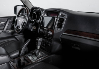 Подержанный автомобиль Mitsubishi Pajero 2019 года (9 фото)