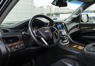 Подержанный автомобиль Cadillac Escalade Suv 2017 года (10 фото)