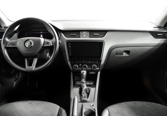 Подержанный автомобиль Skoda Octavia Liftback 2018 года (8 фото)