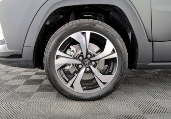 Новый Москвич 3 2025 (7 фото)