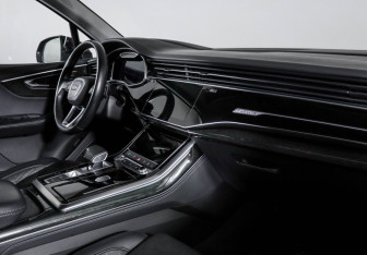 Подержанный автомобиль Audi Q7 2021 года (9 фото)
