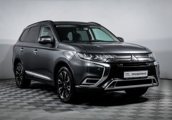 Подержанный автомобиль Mitsubishi Outlander 2021 года (3 фото)