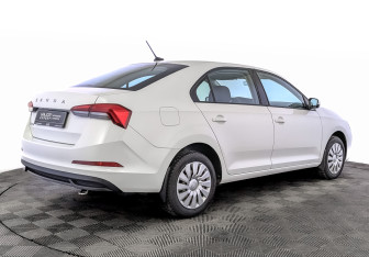 Подержанный автомобиль Skoda Rapid Liftback 2021 года (5 фото)
