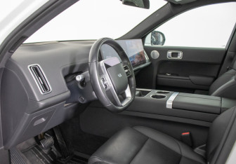 Подержанный автомобиль LiXiang L7 2023 года (10 фото)